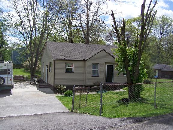 5th image of 202 S Laurel Cir