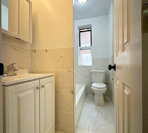 5th image of 133 Seaman Ave APT 4A