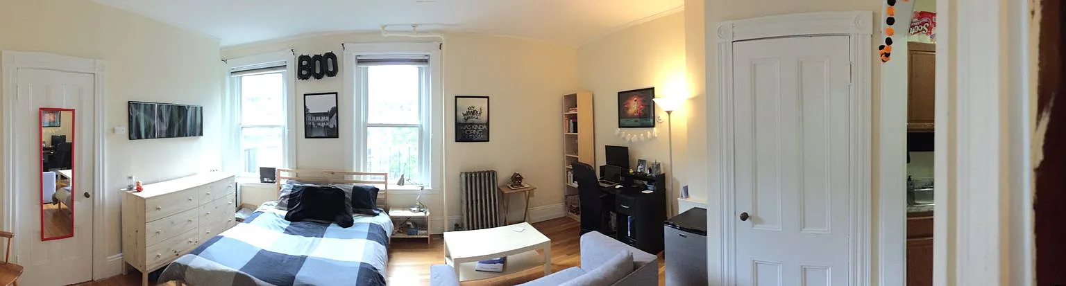 Good sized studio for 9/1 in a hot location! — Photo 2