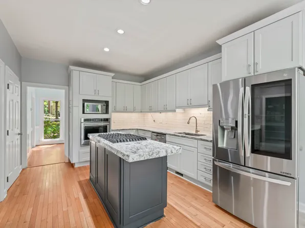 4041 Brook Cross Dr, Apex, NC 27539