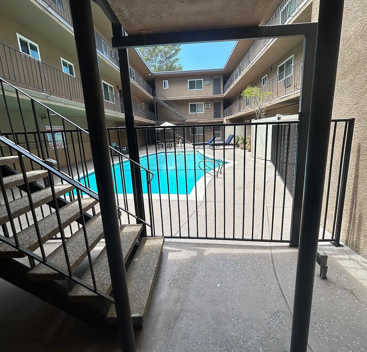 11460 Riverside Dr — Photo 3