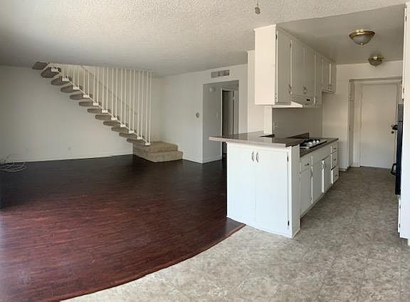 3rd image of 8601 Balboa Blvd #39