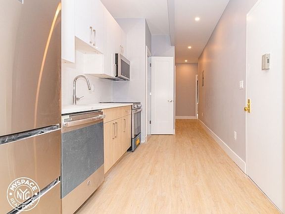 2nd image of 814 Macon St #9G