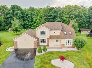 204 Montvale Ln, Rochester, NY 14626