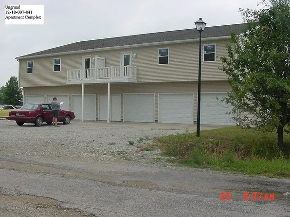206 S Smith St #A-f, Teutopolis, IL 62467