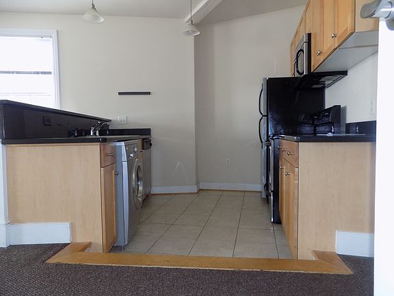 3rd image of 1321 1/2 E Main St APT 309