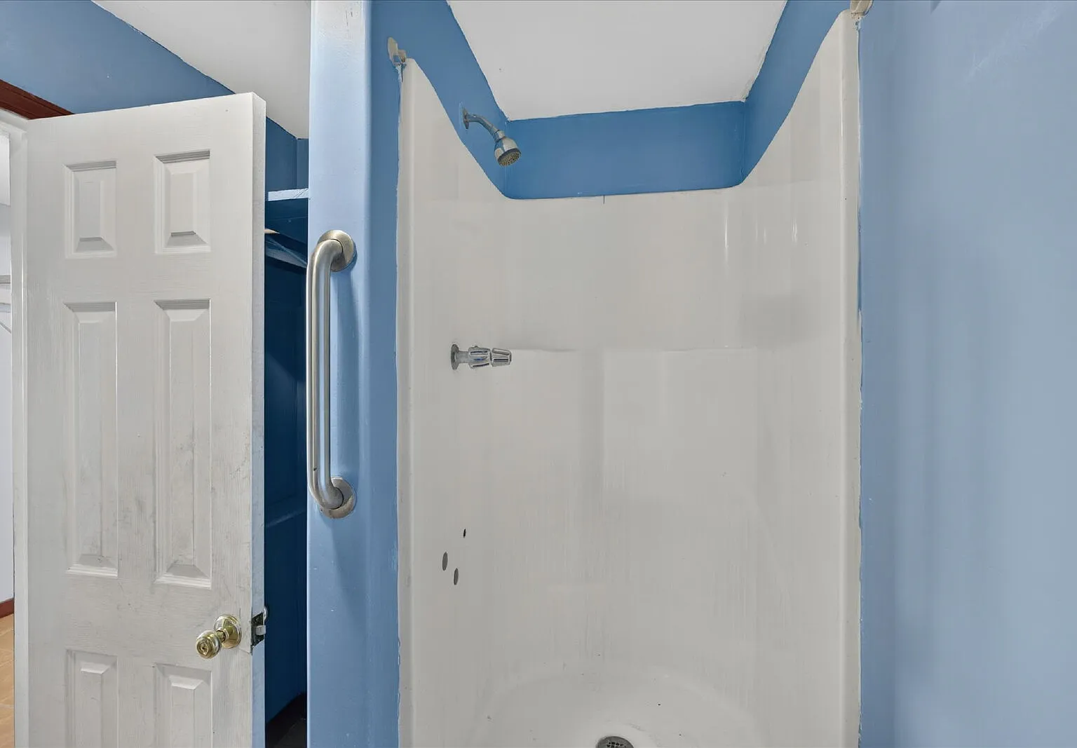Studio, 1.0 bath, $775 — Photo 2