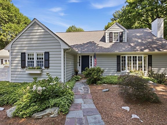 3rd image of 280 Singletary Ln