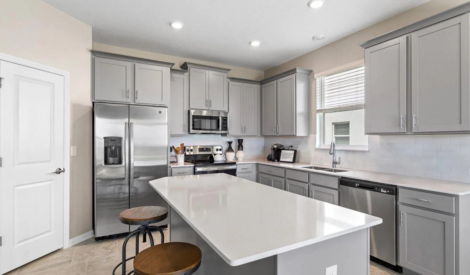 4 bed, 1897 sqft, $2,500 — Photo 4