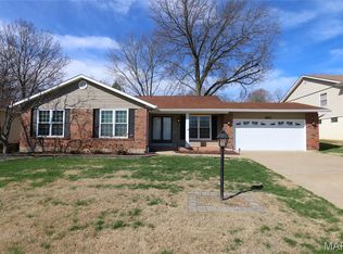 817 Greenridge Ln, Saint Peters, MO 63376
