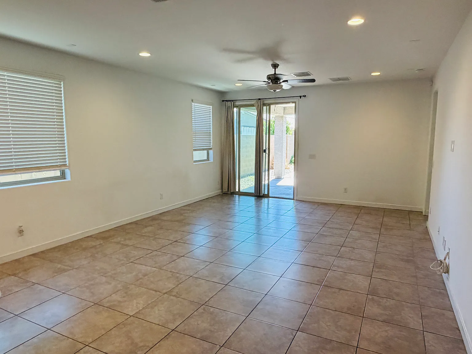 3 bed, 1940 sqft, $2,400 — Photo 4