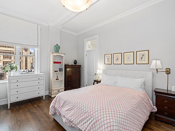 4th image of 140 W 69th St APT 65