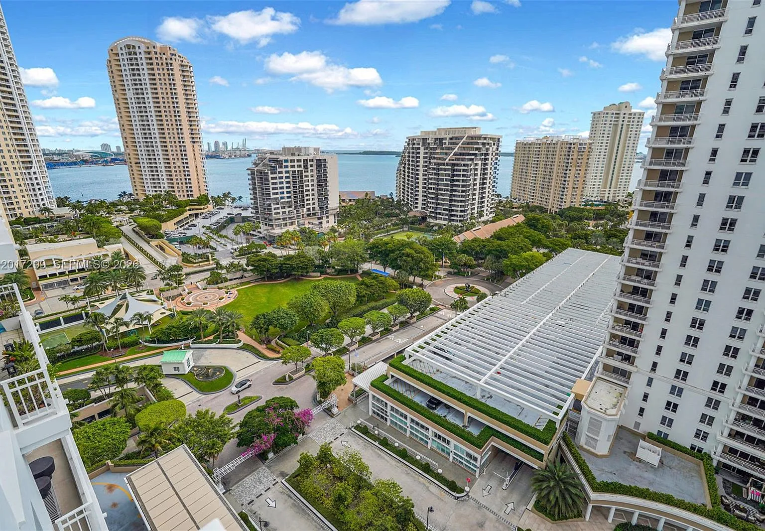 Courts Brickell Key Condo — Photo 1