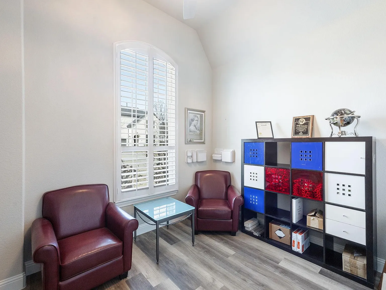 3 bed, 2.5 bath, 2305 sqft, $3,695 — Photo 4