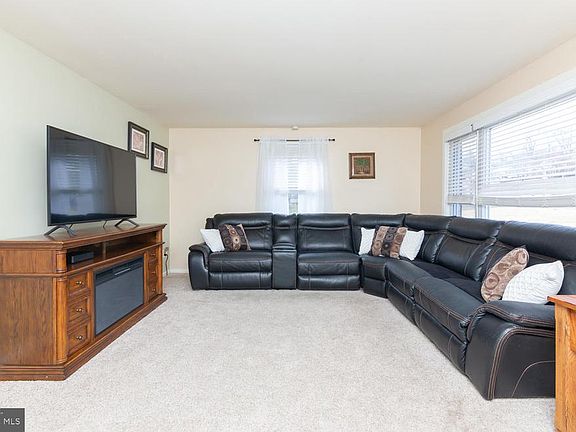5th image of 432 Garden Ln