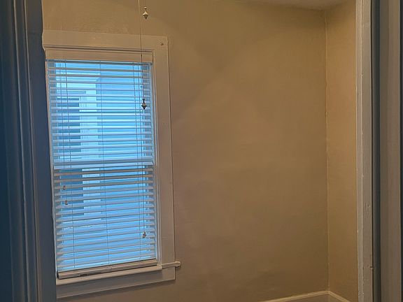additional bonus room, great office/study