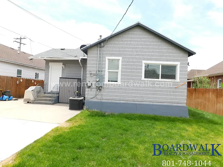 657 E Warnock Ave — Photo 6