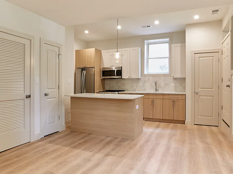 2156 W Pierce Ave #1F — Photo 1
