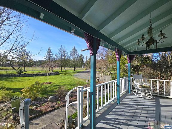 5th image of 15 Osprey Glen Rd