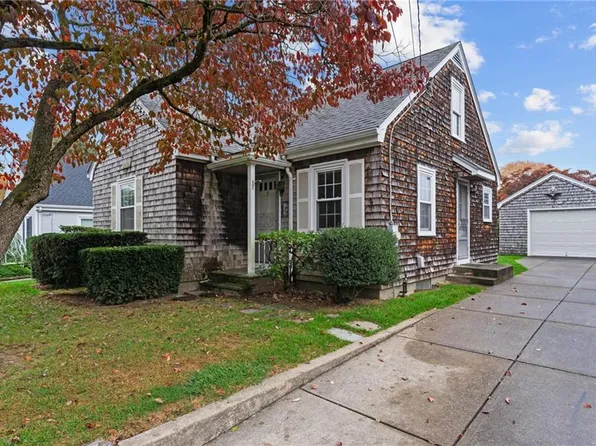 9 Sprague Ave, Lincoln, RI 02865