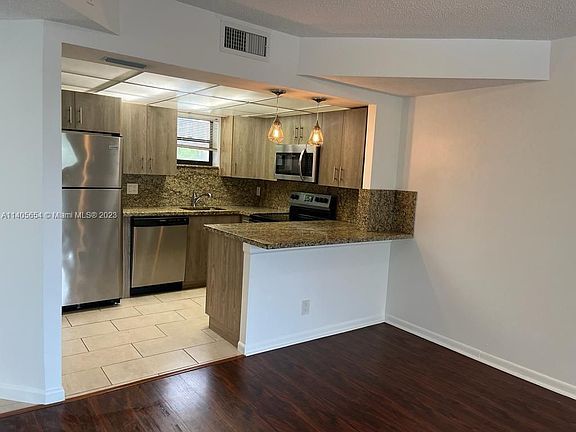 3rd image of 8290 Lake Dr APT 321