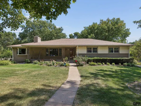 719 Crestridge Rd, Omaha, NE 68154