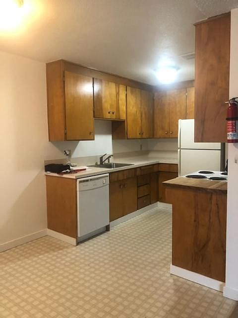 KITCHEN AND EATING SPACE