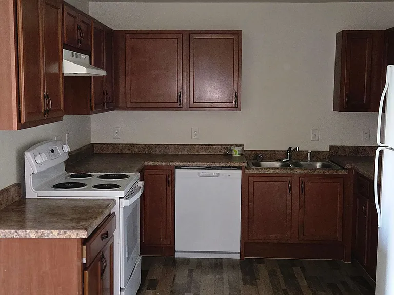 625 E Brian St — Photo 5