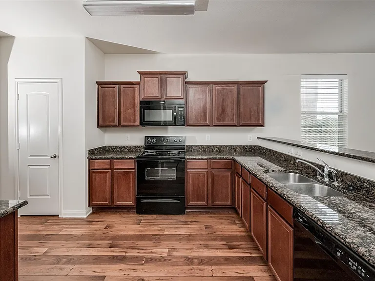 7106 Montclair Peak Ln — Photo 8
