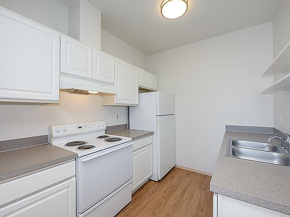 4th image of 915 13th Ave APT D