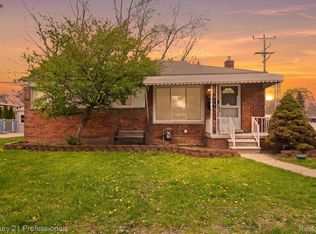 29824 Hathaway St, Livonia, MI 48150
