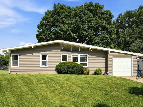3818 15th St, Moline, IL 61265