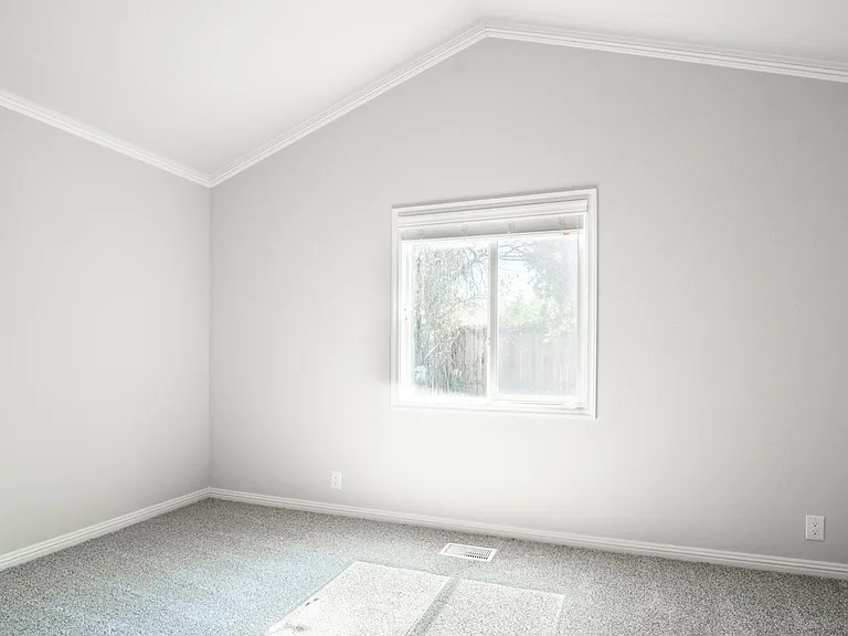408 Springvalley Dr — Photo 11