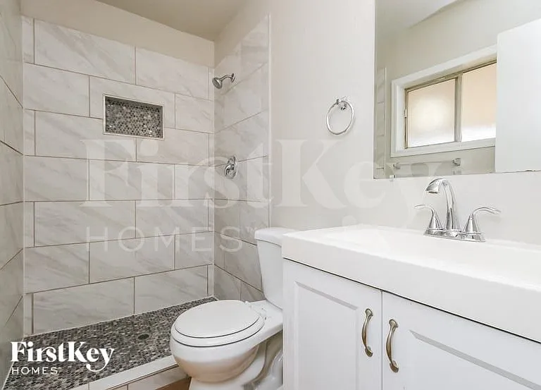 15035 N 28th Ave — Photo 10