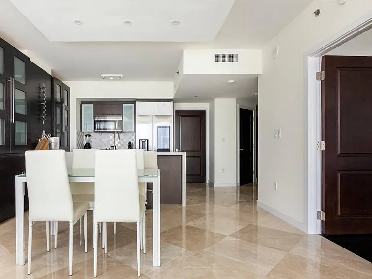 55 SE 6th St #4007 — Photo 9