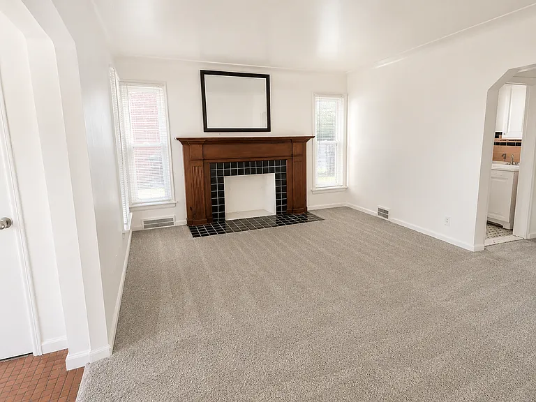 18672 Waltham St — Photo 3