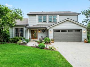 970 Cedar Creek Dr, Lake Zurich, IL 60047