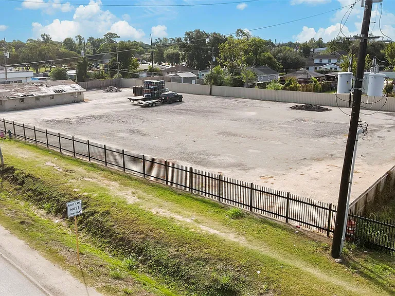 10215 Tanner Rd — Photo 3