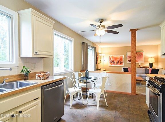 4th image of 212 Amber Ln
