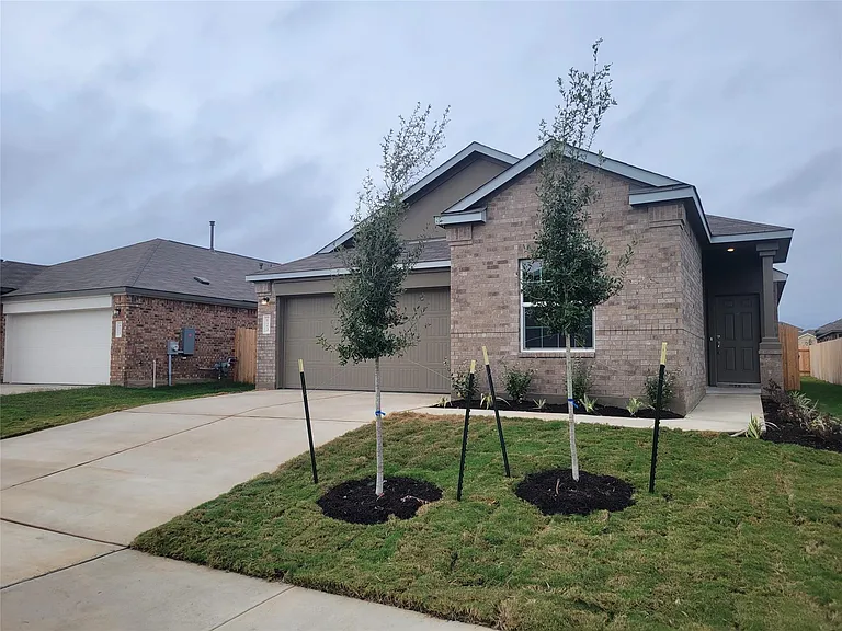 623 Waterway Ave — Photo 2