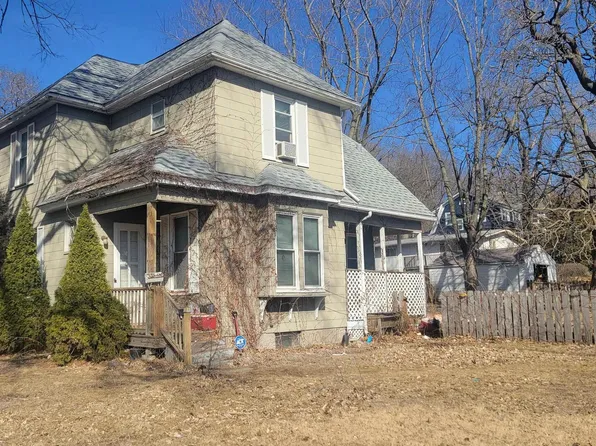 1407 Jersey Ridge Rd, Davenport, IA 52803