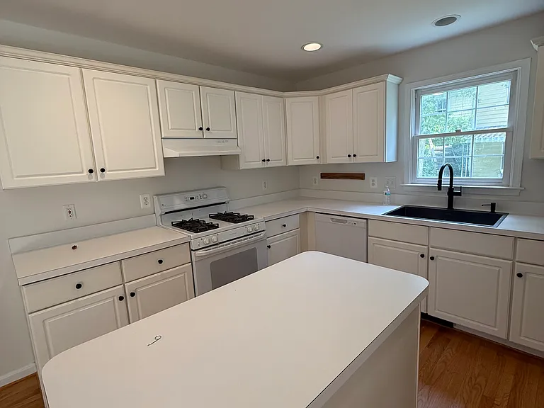 10216 Capitol View Ave — Photo 5