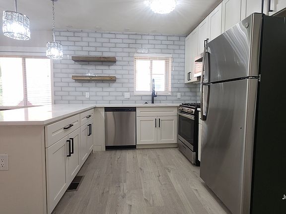 2nd image of 6216-18 Nottingham Ave #1B-1Ba-1000Sqft