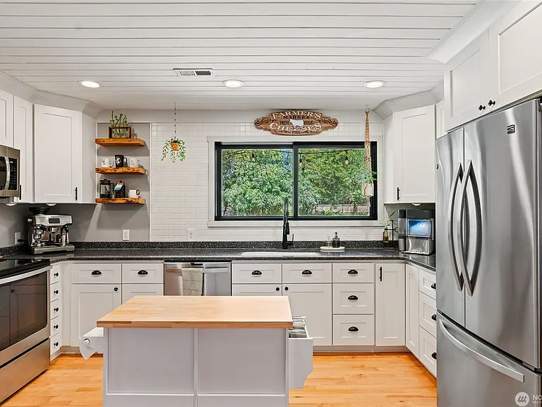 620 Clarke Rd — Photo 9