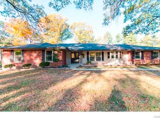 615 Fairways Cir, Saint Louis, MO 63141