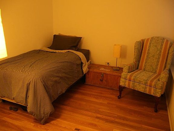 3rd image of 915 E 54th St APT 105