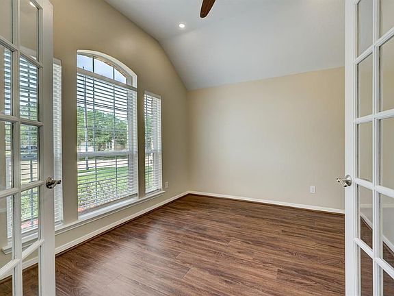 4th image of 2613 Tidenhaven Dr