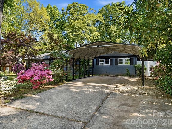 3rd image of 4701 Easthaven Dr