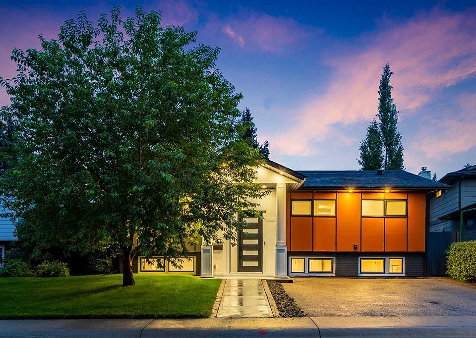 1st image of 100 N Lake Crimson Close SE