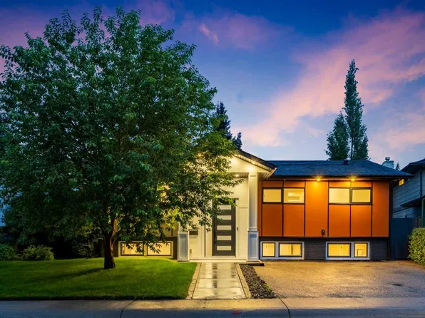 100 N Lake Crimson Close SE, Calgary, AB T2J 3K7